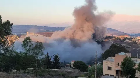 Israeli Air Strikes Hit Southern Lebanese Territory