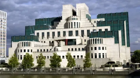 The UK's Secret Intelligence Service Rolls Out Deep Web Portal to Lure Intelligence Sources in Russia