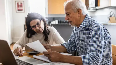 Government Pension Expected to Grow by 4.7 Percent Starting in April